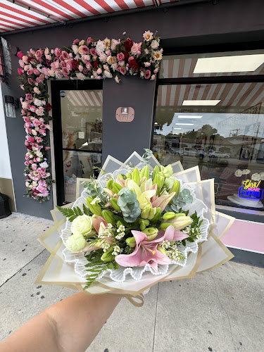 May Crazy Bloom Flower Shop