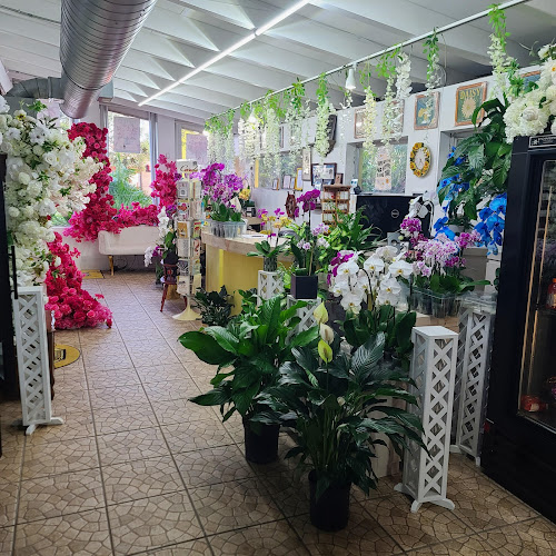 Honey Bunch Flower & Wedding Center