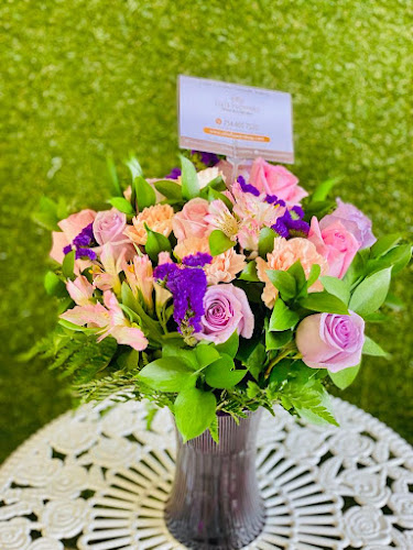 Ellie Flowers and Gift Shop