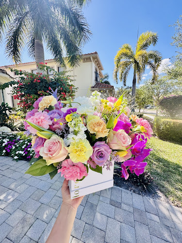 Loreta Gift Store | Luxury Flowers & Breakfast Delivery