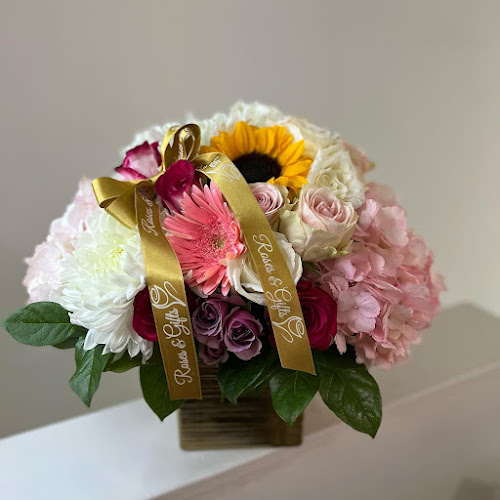 Roses and Gifts - Boca Raton Flower Shop