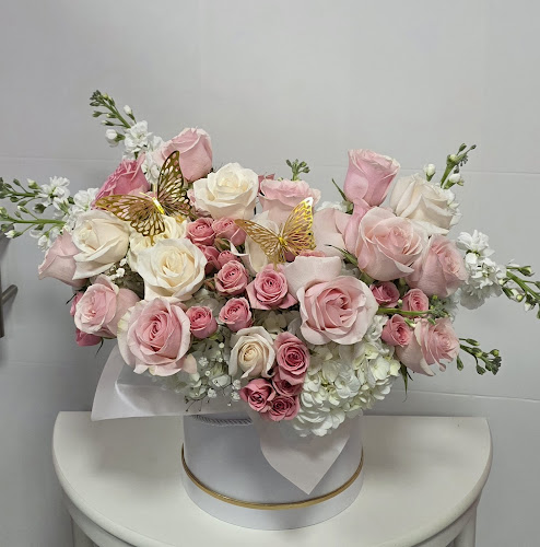 Ceci Roses & Decorations