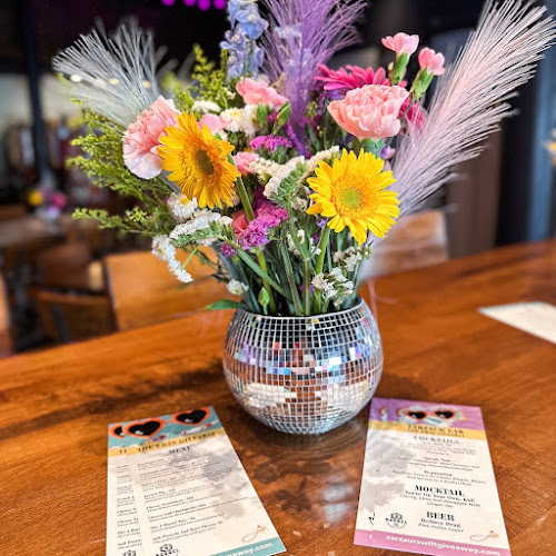 BOND PARTY - Miami Balloon Decor & Events